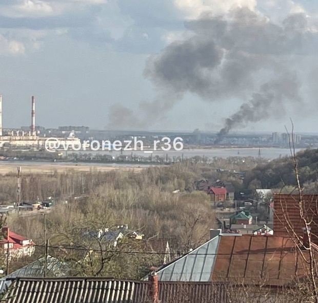 В Воронеже раздался взрыв, возникло два пожара. Рядом с авиазаводом