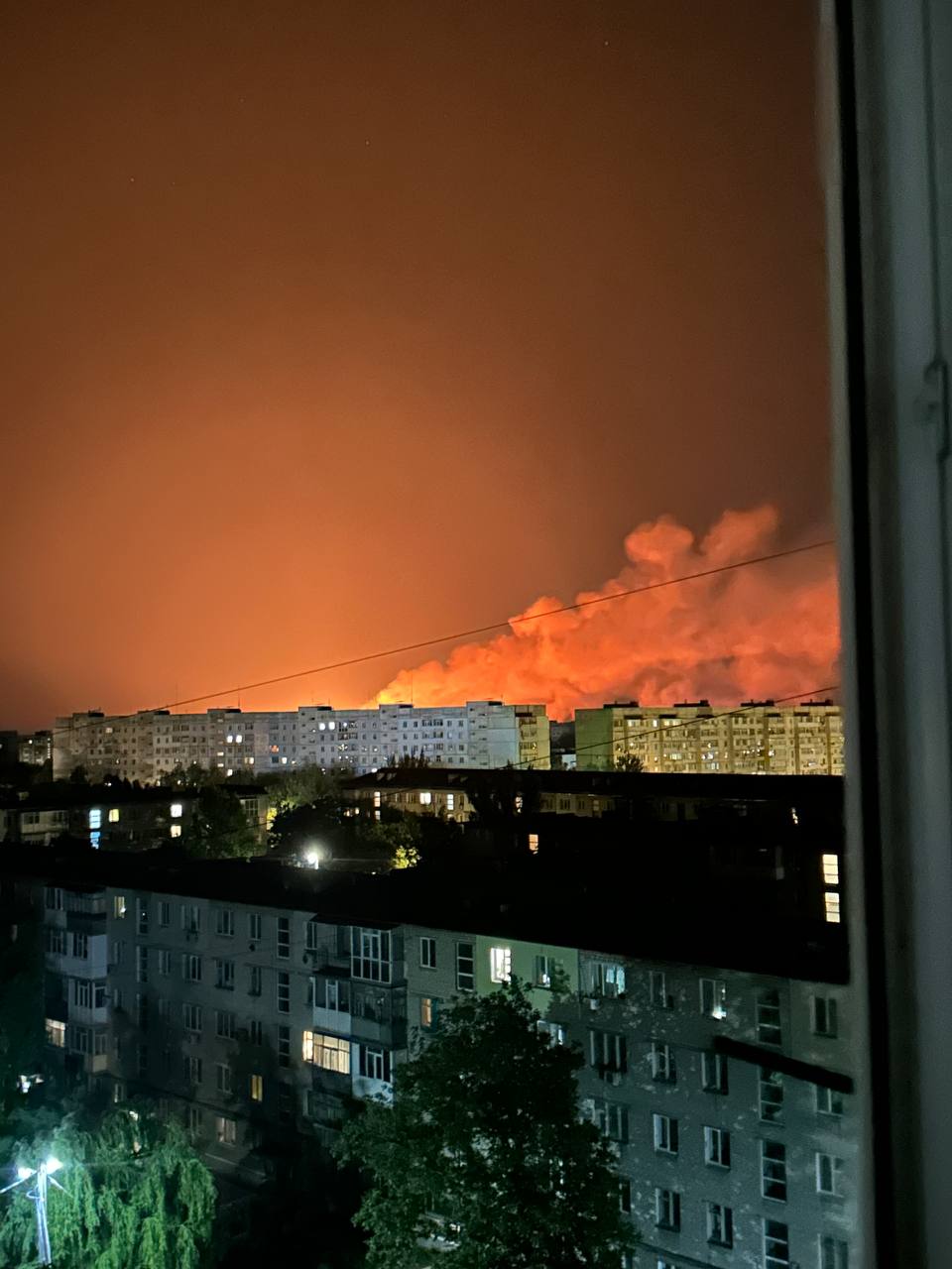 Бердянск снова в огне: фото и видео последствий нового взрыва