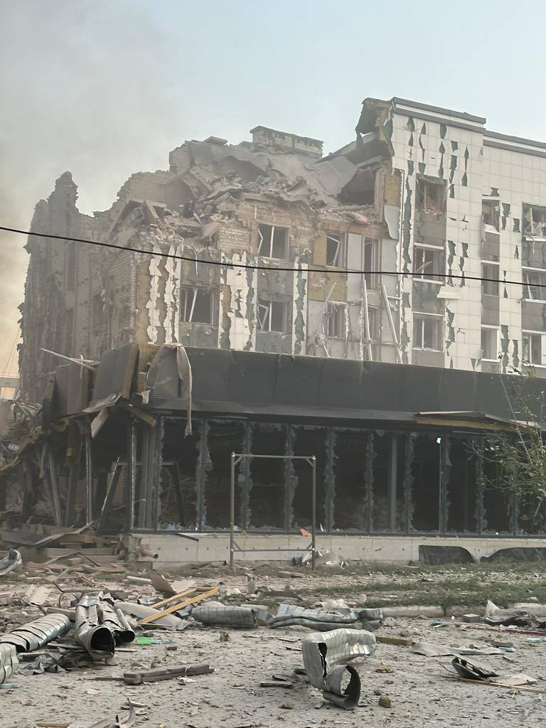 Россия нанесла два ракетных удара по Покровску, попала в жилой дом, есть жертвы  – видео