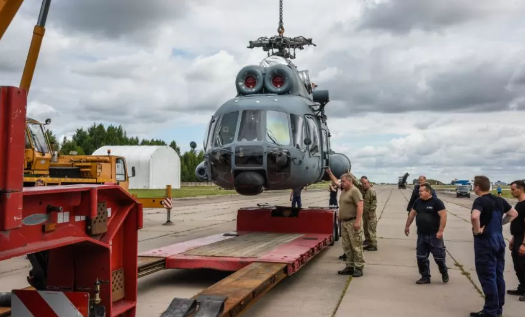 Литва отправит в Украину системы ПВО NASAMS и показала фото переданных Ми-8 и зениток L70