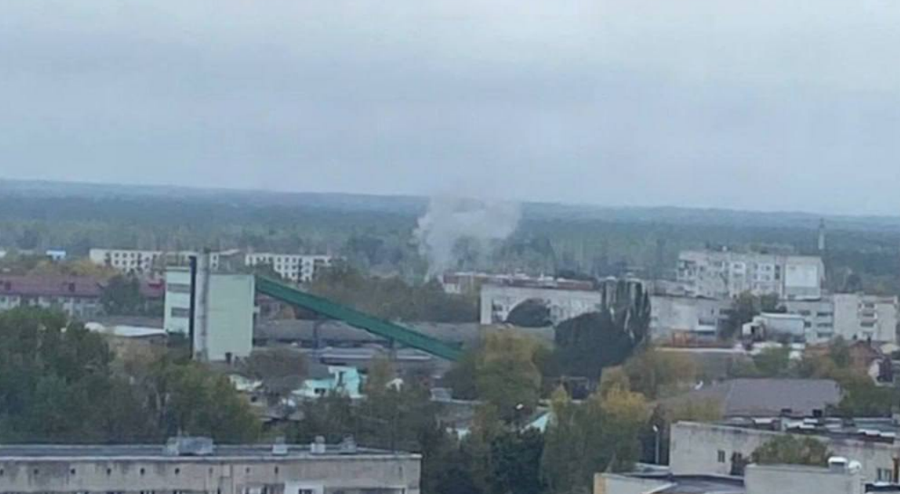 В Брянске взрыв и столб дыма, в Интернете пишут об атаке БПЛА на дизельный завод - фото, видео
