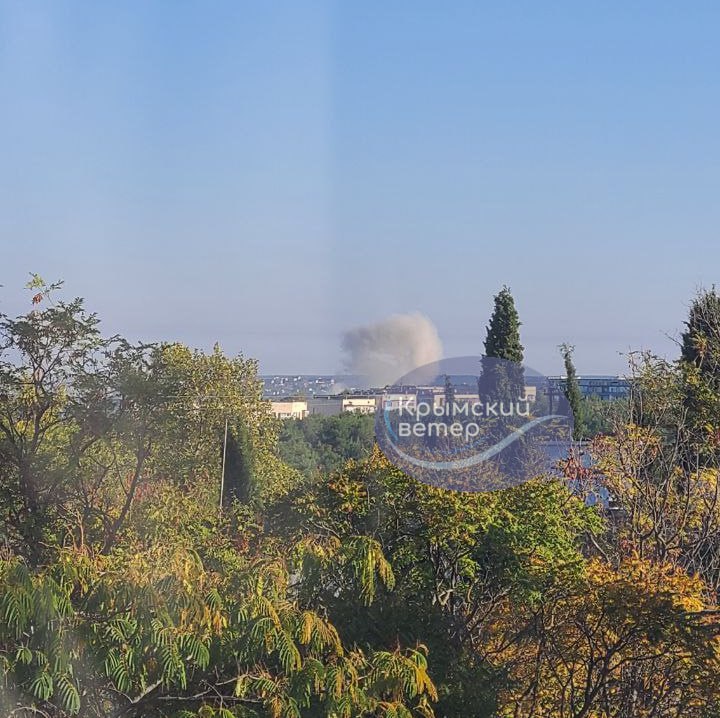 Взрывы в Севастополе второй день подряд - фото