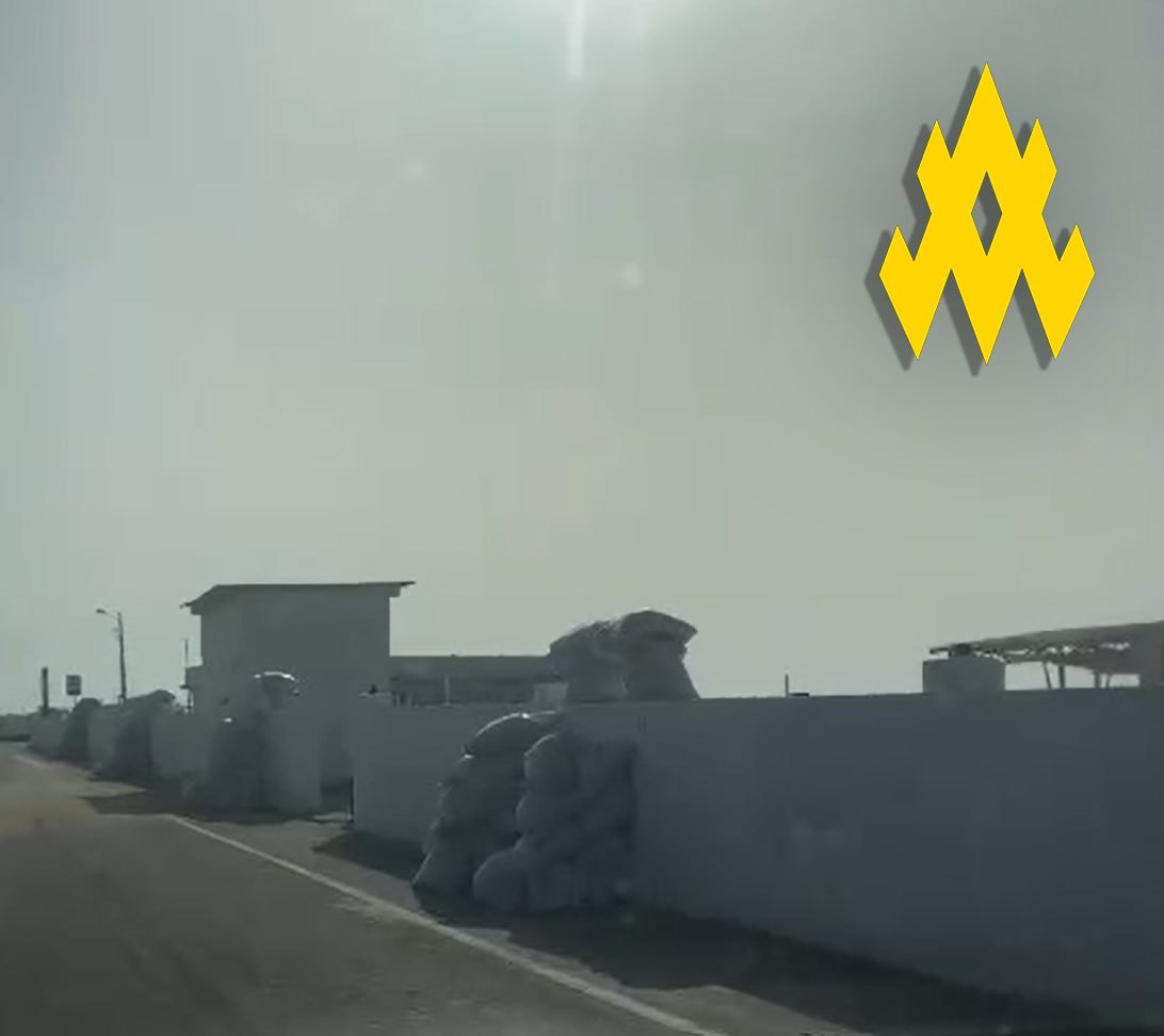 Украинские партизаны показали фото и видео подготовки россиян к обороне Евпатории