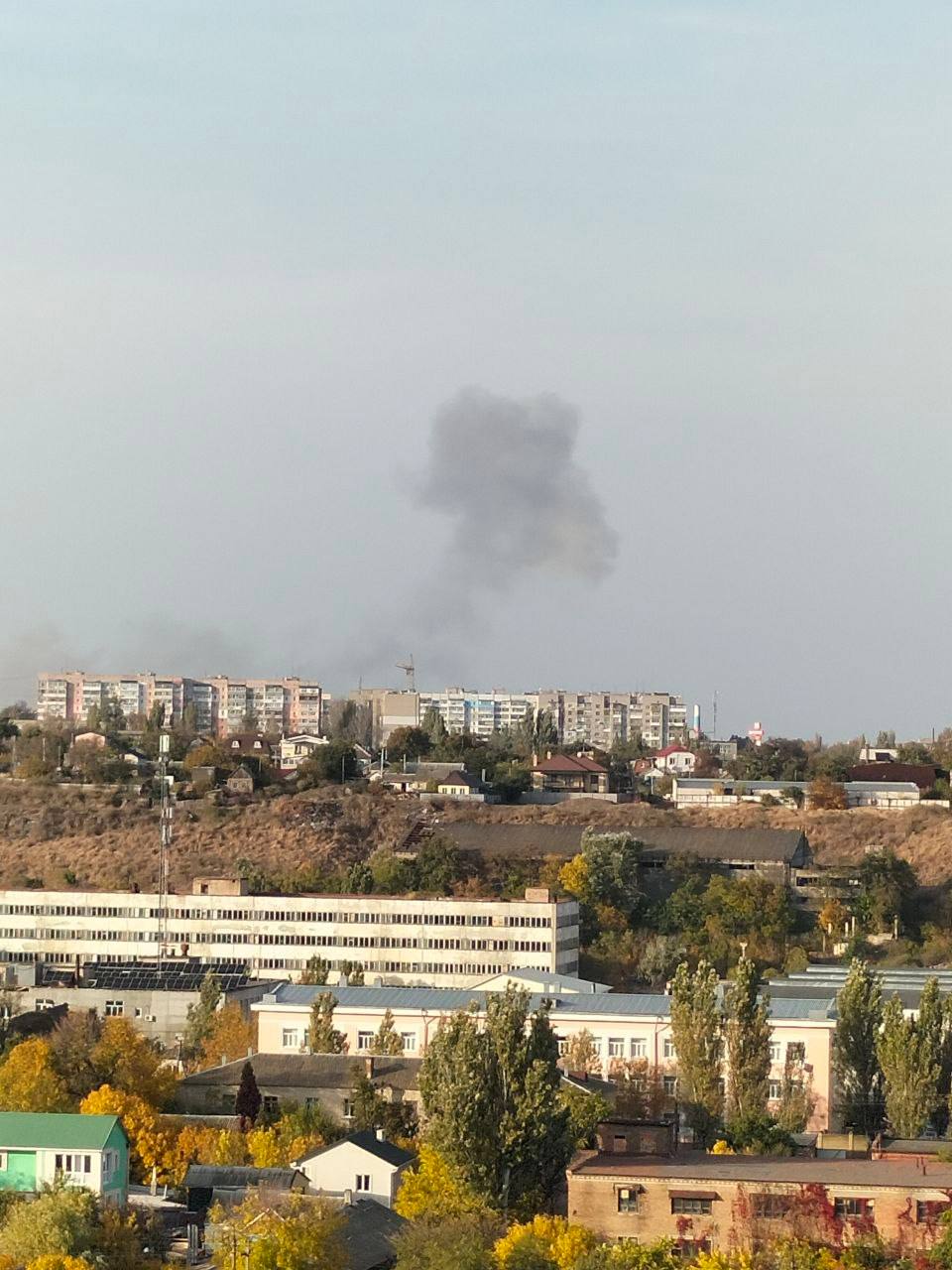 В Бердянске прогремел взрыв, стоит столб дыма - фото
