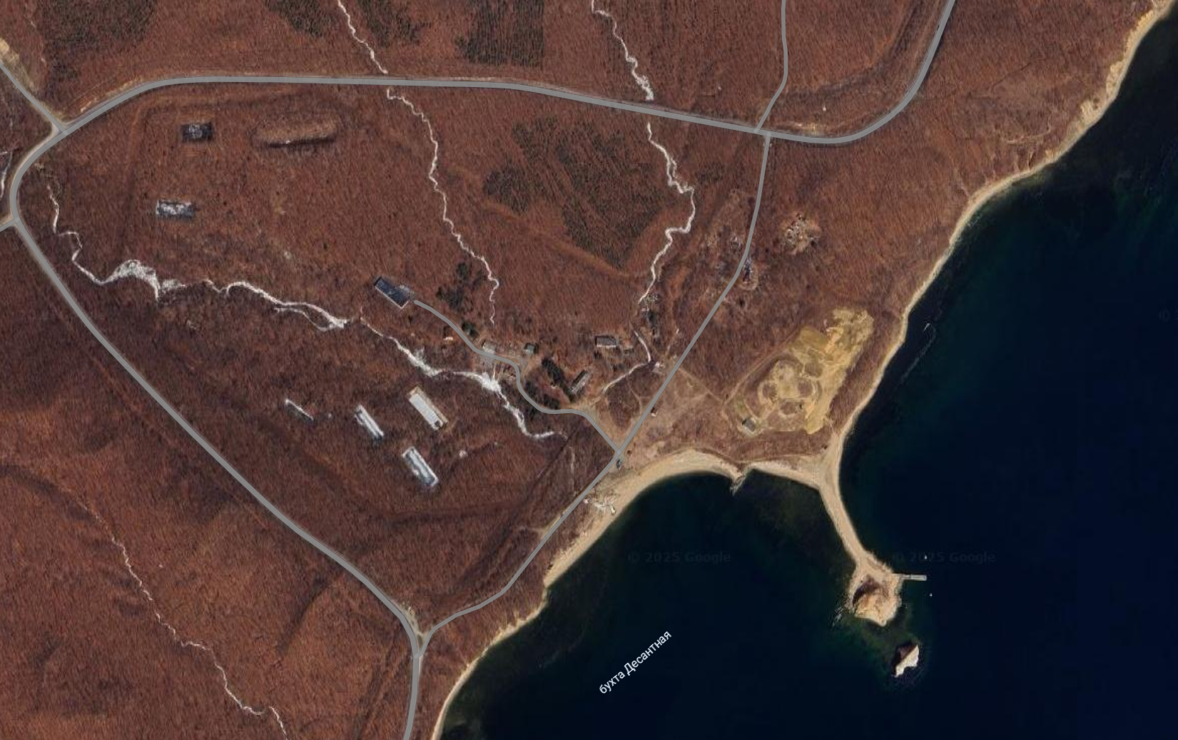 Десантная бухта и расположен вблизи склад боеприпасов