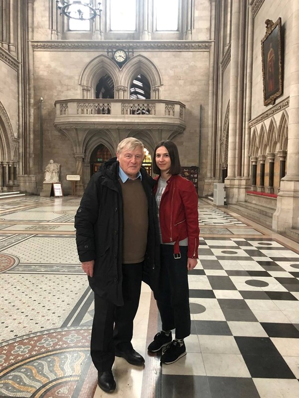 Сэр Энтони Хупер и Галина Чижик в Апелляционном суде Англии и Уэльса (из личного архива)