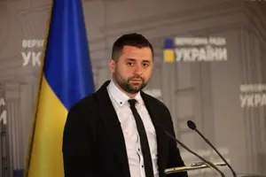 Теракт в Киеве: Арахамия отрицает рассмотрение в Раде вопроса отставки главы МВД